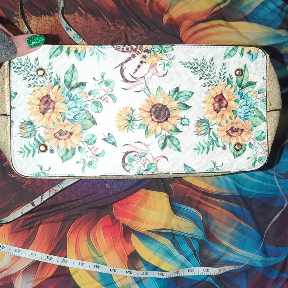 Well Used Kate Spade 🌻 Tote - Picture 7 of 17